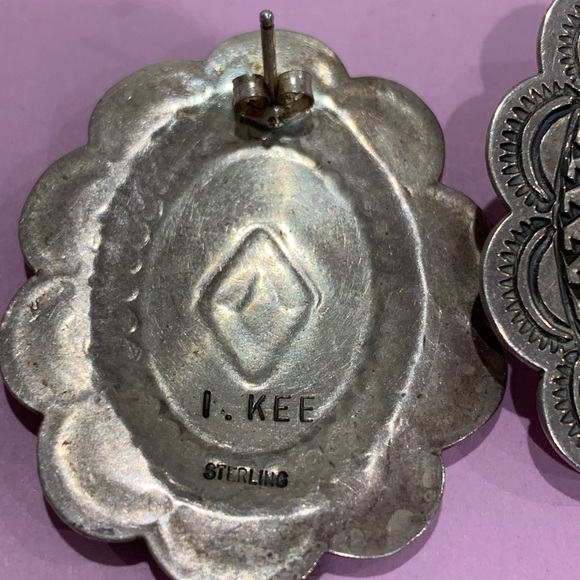 I.Kee Conch Western style post sterling silver earrings - Picture 3 of 7